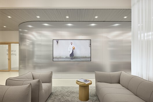 Bestsecret Office / HENN + LRO GmbH & Co. KG Freie Architekten BDA Bestsecret Office / HENN + LRO GmbH & Co. KG Freie Architekten BDA - Interior Photography, Living Room, Chair