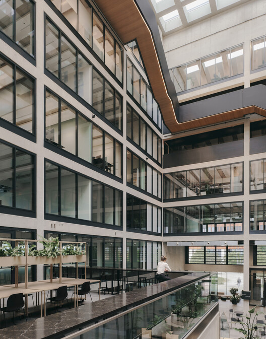 EDGE 港口城 / HENN - 室内图, 玻璃