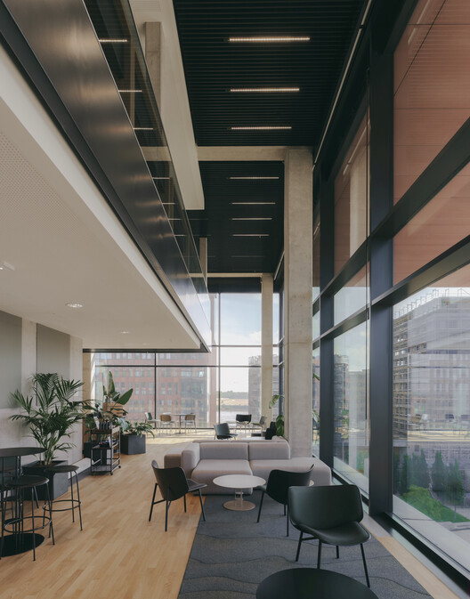 EDGE 港口城 / HENN - 室内图, 餐厅, 玻璃, 椅子