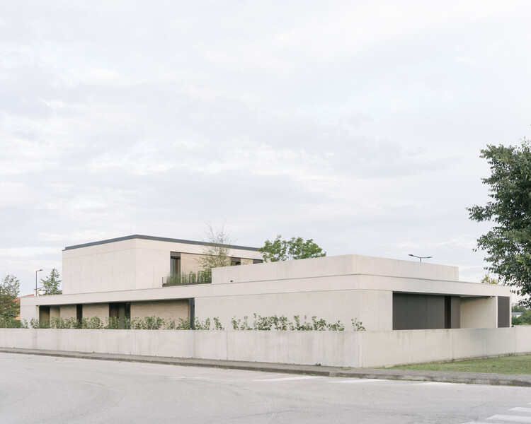 House GM / Didonè Comacchio Architects - Image 2 of 34