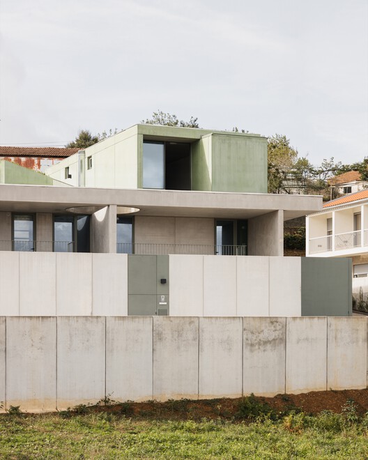 Casas G – 5 / SUMMARY - Fotografia de Exterior, Concreto