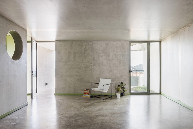 G - 5 casas/resumen - fotografía interior, concreto