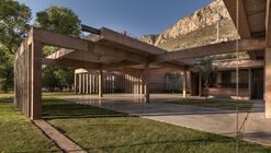 Pabellón Materias Primas / OficinaTransversal  