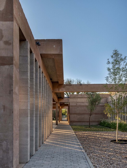 Pavilio Materias primas/Office-the-Ups-Image 4 de 16