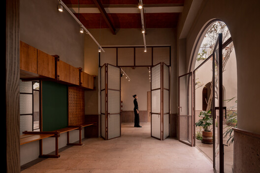 LGBTQ+ Community Center and House Rubén / Intersticial Arquitectura
