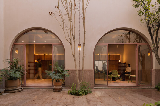 Centro Comunitario LGBTQ + Casa de Rubén / Intersticial Arquitectura - Fotografía interior