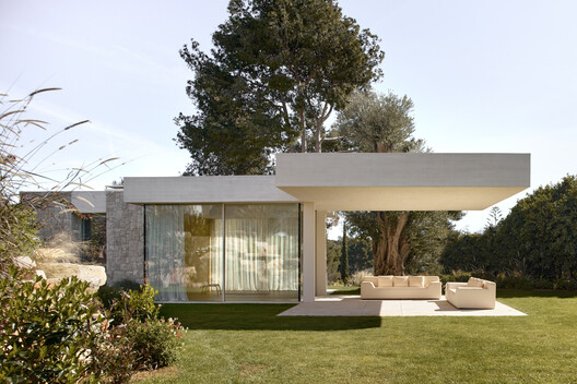 House Jacaranda  / Ramon Esteve