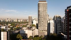 Edifício Esquina / UNA Barbara e Valentim