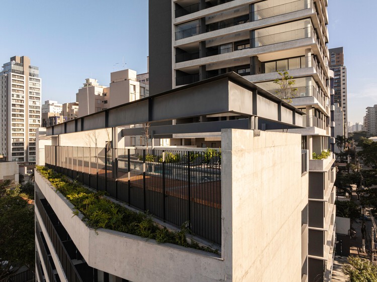 Edifício Esquina / UNA Barbara e Valentim - Fotografia de Exterior, Balcão, Concreto