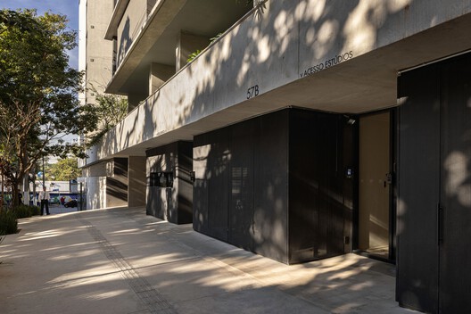 Edifício Esquina / UNA Barbara e Valentim - Fotografia de Interiores, Concreto, Balcão