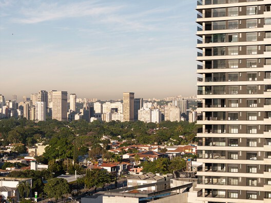 Edifício Esquina / UNA Barbara e Valentim - Imagem 9 de 24