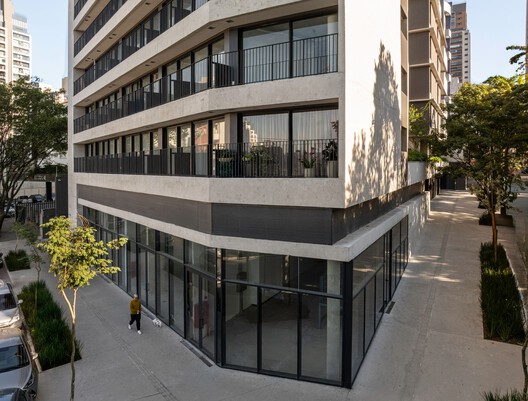 Edifício Esquina / UNA Barbara e Valentim - Fotografia de Exterior, Balcão