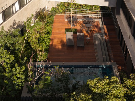 Edifício Esquina / UNA Barbara e Valentim - Imagem 18 de 24