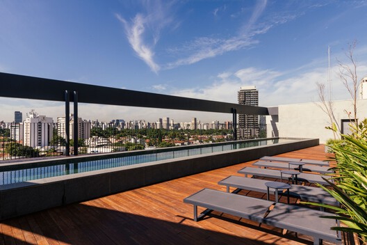 Edifício Esquina / UNA Barbara e Valentim - Fotografia de Exterior, Balcão
