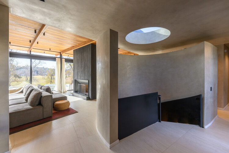 Unduente House / Paolini Architects - Fotos interiores, casa de madera, concreto, antes de la restauración