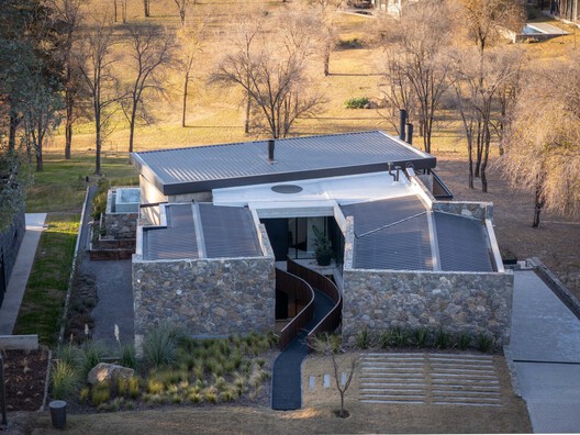 Casa Unpuente / Paolini Arquitectos - Fotografía exterior, Concreto, Patio interior