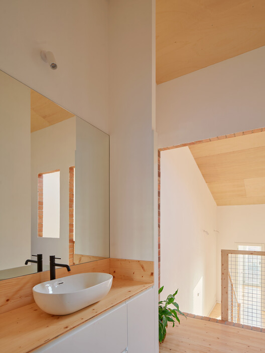 115ARI vivienda unifamiliar entre medianeras en Sabadell / Vallribera Noray Arquitectes - Fotografía interior, Baño, Madera