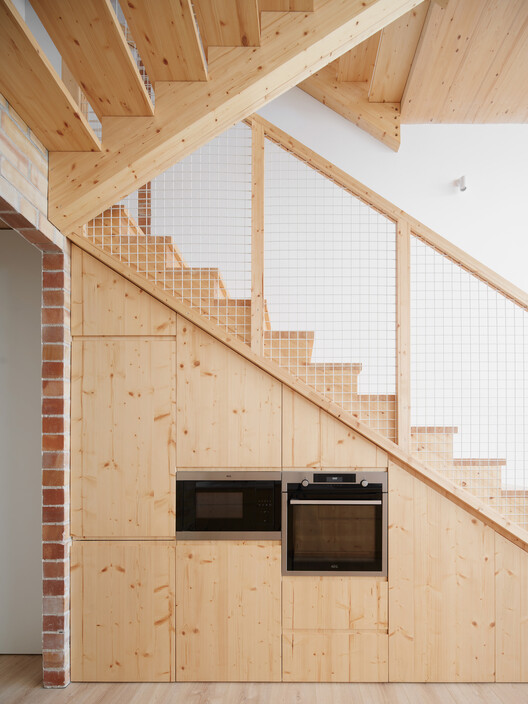 115ARI vivienda unifamiliar entre medianeras en Sabadell / Vallribera Noray Arquitectes - Fotografía interior, Madera, Escaleras, Barandas