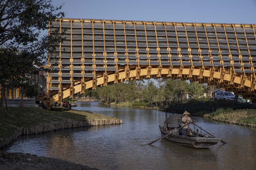 Hybrid Craft: 5 Pedestrian Bridges Reimagining Natural Materials across Asia