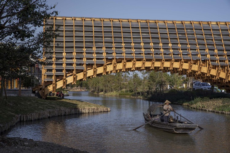 Hybrid Craft: 5 Pedestrian Bridges Reimagining Natural Materials across Asia - More Images