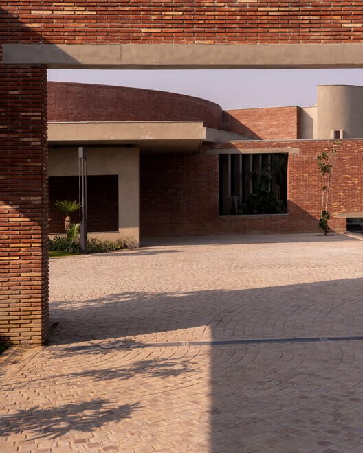 The Sanctum House / RENESA Architecture Design Interiors Studio - Exterior Photography, Brick, Concrete