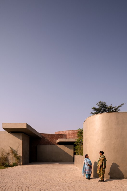 The Sanctum House / RENESA Architecture Design Interiors Studio - Exterior Photography, Concrete