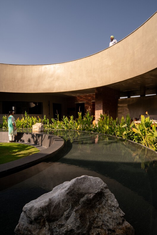 The Sanctum House / RENESA Architecture Design Interiors Studio - Image 13 of 36