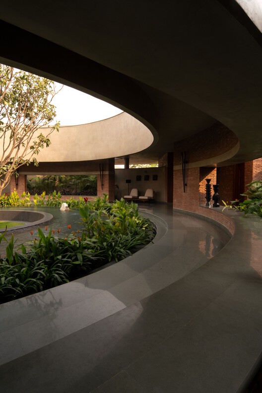 The Sanctum House / RENESA Architecture Design Interiors Studio - Image 18 of 36