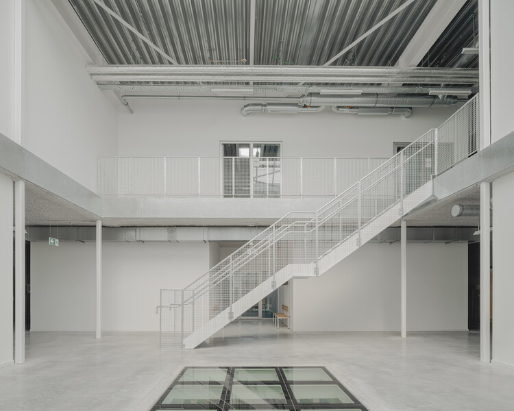 Pikoh/ArchitektuurCollectiff + Pikoh/Bot School of Import and Export Architecture - Figura 4 de 26