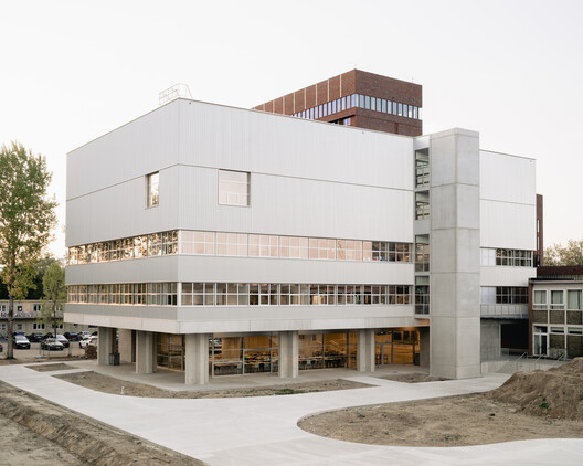 PIKOH School of Arts / BOT architektuurcollectief + Import Export Architecture
