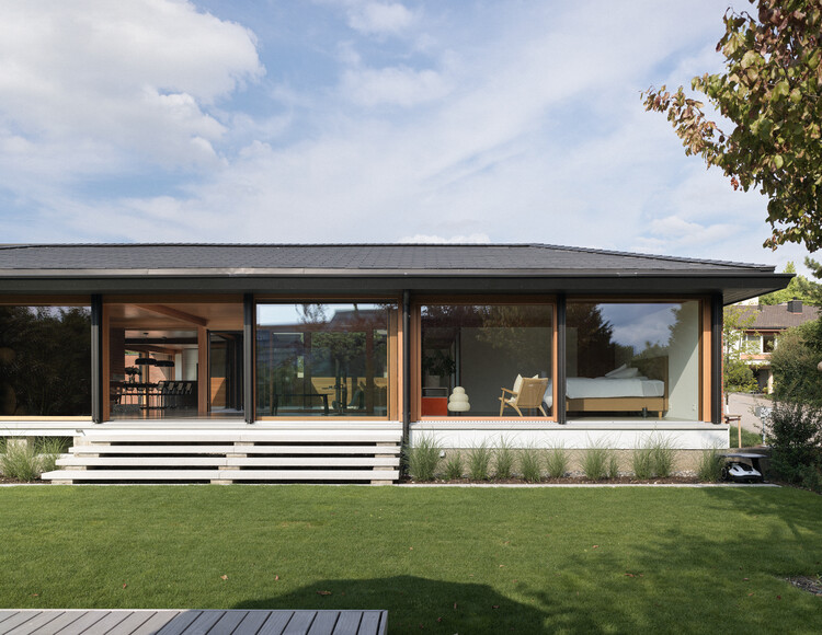 Casa Sunnehaldenstrasse / DHPA - Fotografia de Exterior, Madeira, Porta, Concreto, Terraço