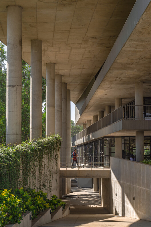 SMVIT Library  / Cadence Architects - Interior Photography, Column, Concrete