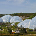 The Eden Project / Grimshaw. Image © via flickr user vanchett licensed under CC BY-NC-ND 2.0 Nicholas Grimshaw, British High-Tech Architecture Pioneer and Founder of Grimshaw, Passes Away at 85 - Image 1 of 4