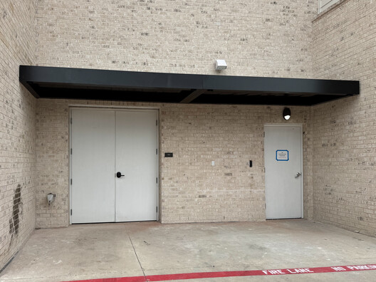 Curb Appeal, Elevated: The Benefits of Custom Aluminum Canopies Curb Appeal, Elevated: The Benefits of Custom Aluminum Canopies - Image 7 of 9