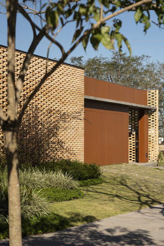 Casa Aura / Presente Estúdio - Imagem 4 de 26