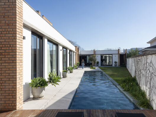 Casa Aura / Presente Estúdio - Fotografia de Exterior, Porta, Aido