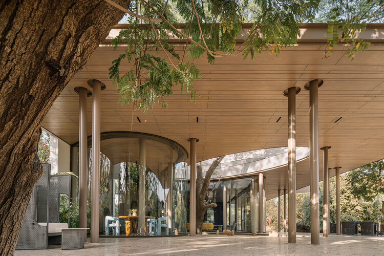 Gathering Grove Residence / R+R Architects - Image 3 of 19