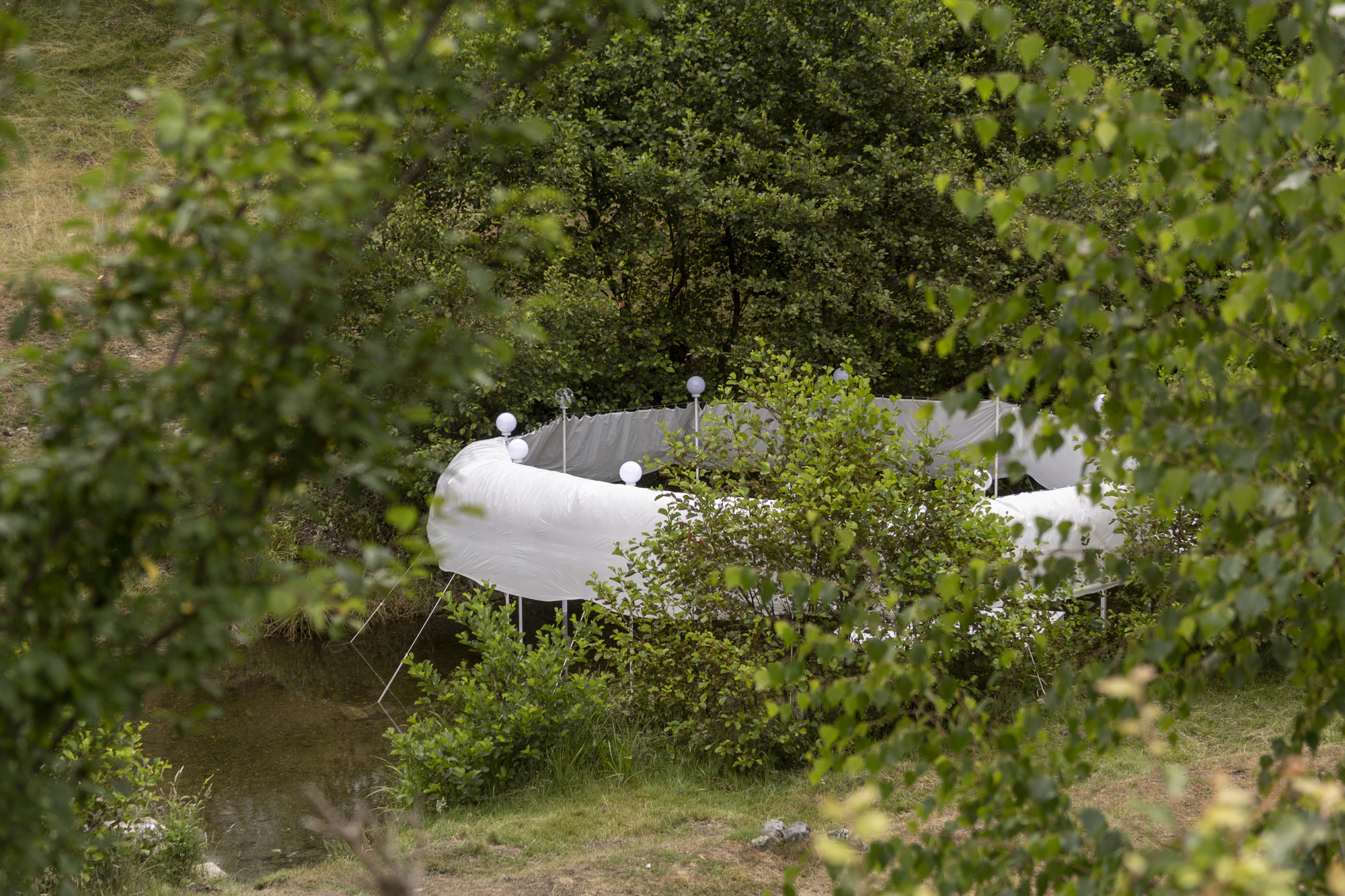 Temporary Installation at a Mountain River / atelier VRAC