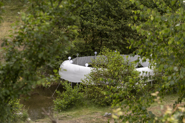 Temporary Installation at a Mountain River / atelier VRAC - More Images