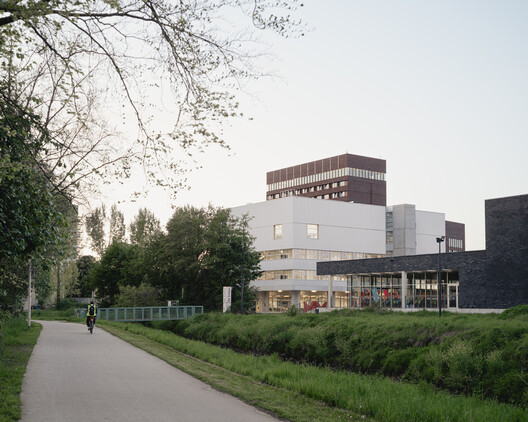 Escuela de Artes PIKOH / BOT architektuurcollectief + Import Export Architecture - Imagen 2 de 26