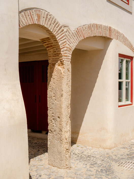  Reabilitação para o Edifício da Rua do Recolhimento 38 / há.atelier - Fotografia de Interiores, Arco, Concreto, Arcada