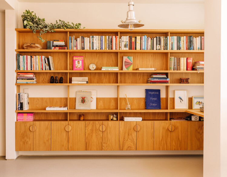 Reforma de Apartamento Mimabão / há.atelier - Fotografia de Interiores, Armário, Prateleira, Madeira
