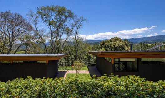 Cabana da Mantiqueira / Sabella Arquitetura - Fotografia de Exterior, Jardim