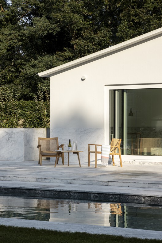 Jardín Casa No. 2 - Arquitectos de Limburg / Camarim - Fotografía exterior, concreto, sillas