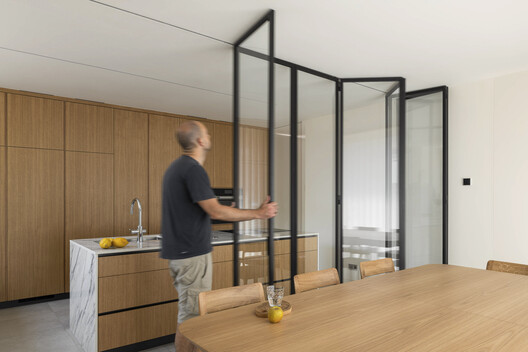 Casa Esculpida / Utopia – Arquitectura e Engenharia  - Fotografia de Interiores, Cozinha, Madeira, Porta, Vidro