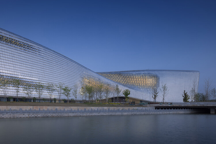 Henan New Province/ TJad Atelier L+ - Museo de fotografía externa