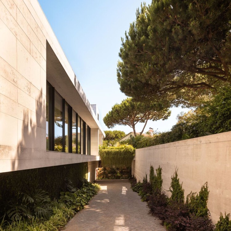 Casa V / João Tiago Aguiar, Arquitectos - Fotografia de Exterior, Jardim, Concreto