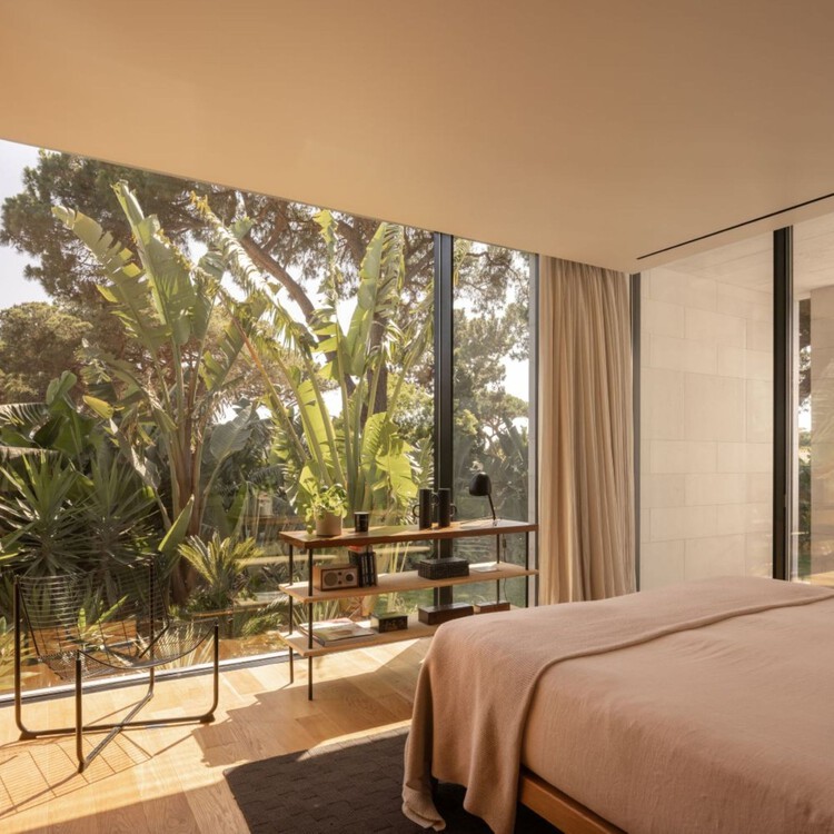 Casa V / João Tiago Aguiar, Arquitectos - Fotografia de Interiores, Dormitório, Madeira, Cama, Cadeira