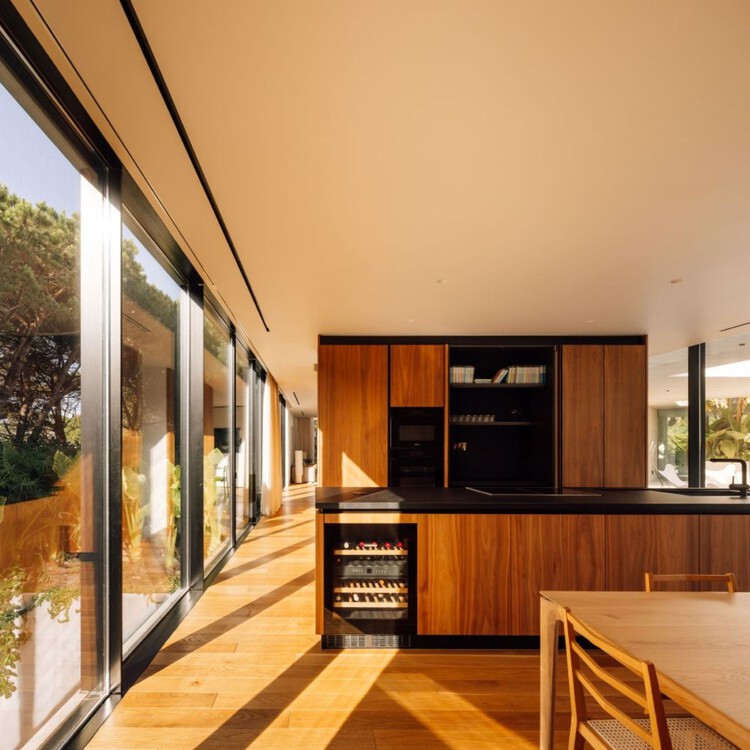 Casa V / João Tiago Aguiar, Arquitectos - Fotografia de Interiores, Cozinha, Madeira, Porta