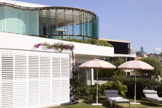 Emerald Sound House / Luigi Rosselli Architects Emerald Sound House / Luigi Rosselli Architects - Exterior Photography, Balcony, Courtyard